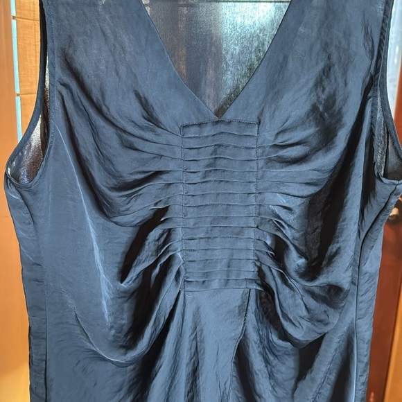 Simply Vera Vera Wang Black Sleeveless Tulip Bottom Blouse Size Large - Picture 2 of 5